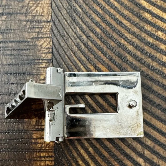 GUCCI Silver Belt Buckle  Mens Fashion Accessory - Picture 7 of 10